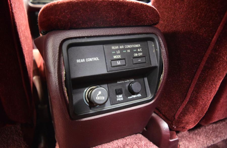 Детали интерьера Toyota Crown Royal Saloon Super Charger Hardtop (MS137) 1991 года  (фото 56 из 98)